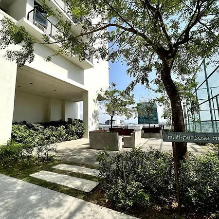 Eighteen Suite At Trefoil Setia Alam Shah Alam Exterior photo