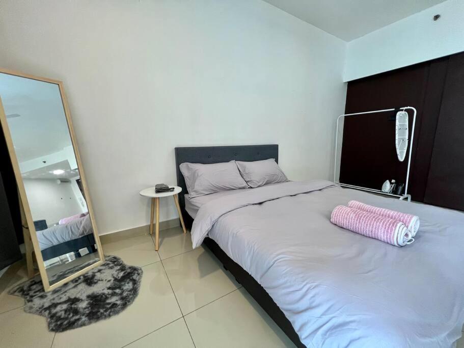 Apartment Eighteen At Trefoil Setia Alam *